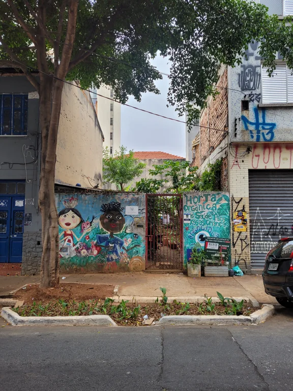 Horta comunitária do Bixiga (São Paulo, Brazil)